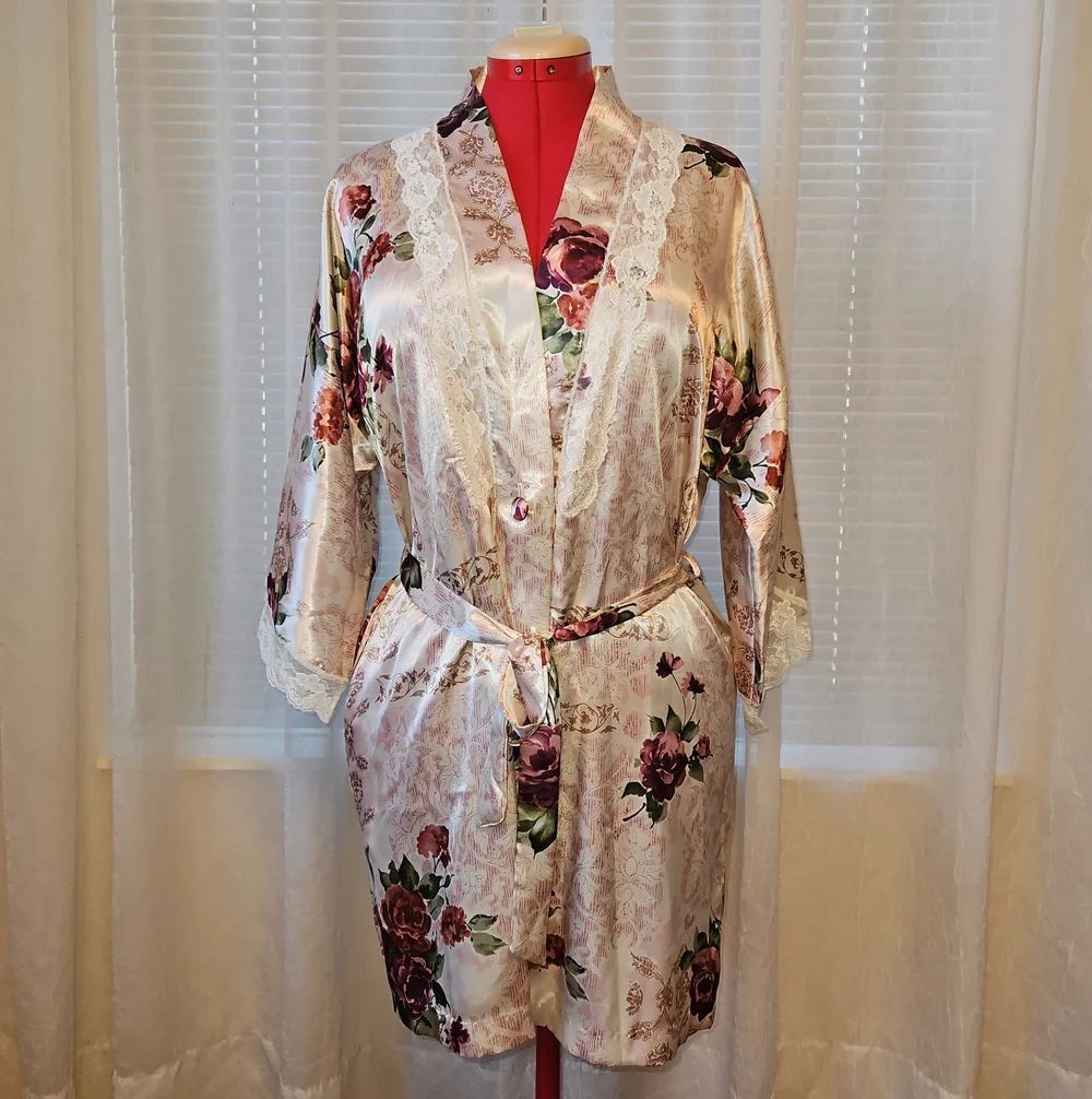 Private Luxuries Silky Soft Pink Floral Lace-Trim Robe